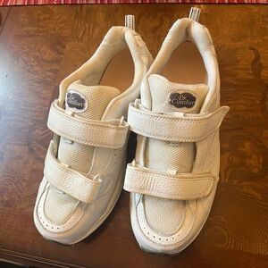 Dr. comfort, Strap White Leather adjustable strap. Men's 14w Casual Shoe